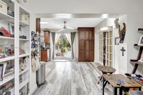 Casa en venta en Pembroke Pines, Florida, 4 dormitorios, 197.97 m2 № 1958688 - foto 12