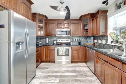 Casa en venta en Pembroke Pines, Florida, 4 dormitorios, 197.97 m2 № 1958688 - foto 16