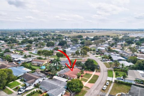 Casa en venta en Pembroke Pines, Florida, 4 dormitorios, 197.97 m2 № 1958688 - foto 6