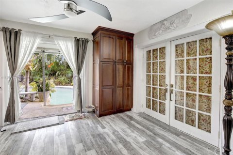 Casa en venta en Pembroke Pines, Florida, 4 dormitorios, 197.97 m2 № 1958688 - foto 18