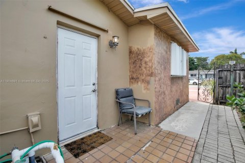 Casa en venta en Pembroke Pines, Florida, 4 dormitorios, 197.97 m2 № 1958688 - foto 20