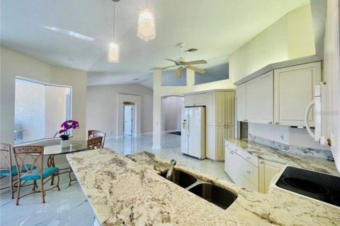 Villa ou maison à louer à Sarasota, Floride: 3 chambres, 184.6 m2 № 2426885 - photo 12