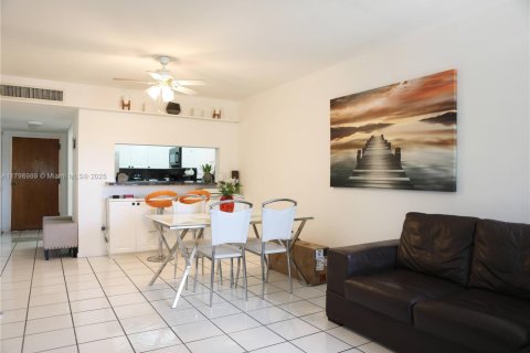 Condominio en alquiler en Key Biscayne, Florida, 1 dormitorio, 90.3 m2 № 1937608 - foto 11
