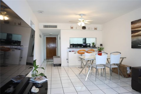 Condominio en alquiler en Key Biscayne, Florida, 1 dormitorio, 90.3 m2 № 1937608 - foto 13