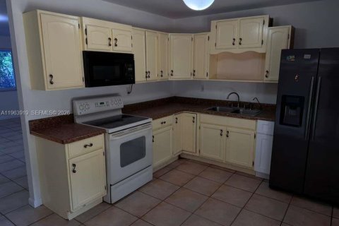 Villa ou maison à vendre à Greenacres, Floride: 2 chambres, 91.97 m2 № 2025379 - photo 4