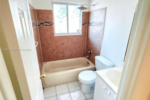 Villa ou maison à vendre à Greenacres, Floride: 2 chambres, 91.97 m2 № 2025379 - photo 8