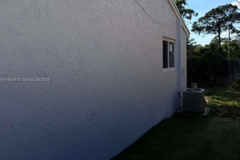 Villa ou maison à vendre à Greenacres, Floride: 2 chambres, 91.97 m2 № 2025379 - photo 10