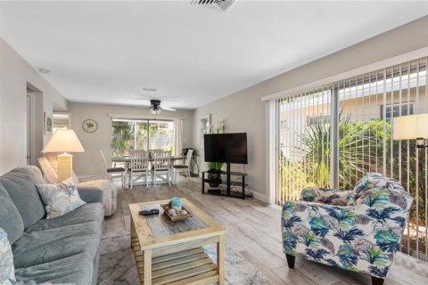 Casa en alquiler en Sarasota, Florida, 2 dormitorios, 112.41 m2 № 1866433 - foto 6