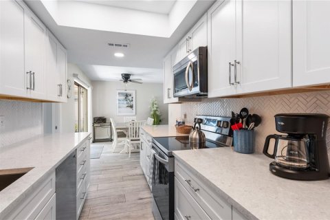 Casa en alquiler en Sarasota, Florida, 2 dormitorios, 112.41 m2 № 1866433 - foto 14