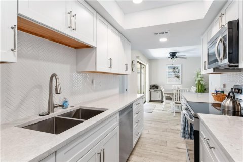 Casa en alquiler en Sarasota, Florida, 2 dormitorios, 112.41 m2 № 1866433 - foto 13