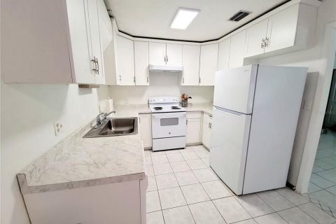 House in Gainesville, Florida 3 bedrooms, 109.35 sq.m. № 2201010 - photo 2