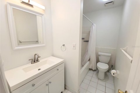 House in Gainesville, Florida 3 bedrooms, 109.35 sq.m. № 2201010 - photo 8