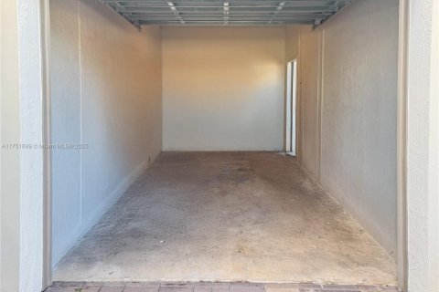 Townhouse in Homestead, Florida 3 bedrooms, 135.64 sq.m. № 1865083 - photo 23