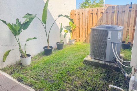 Townhouse in Homestead, Florida 3 bedrooms, 135.64 sq.m. № 1865083 - photo 21