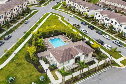 Townhouse in Homestead, Florida 3 bedrooms, 135.64 sq.m. № 1865083 - photo 26