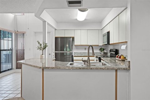 Купить таунхаус в Хейнс-Сити, Флорида 7 комнат, 171.31м2, № 1811069 - фото 16