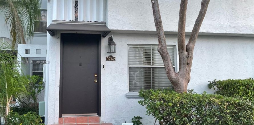 Condominio en Doral, Florida, 2 dormitorios  № 2066745