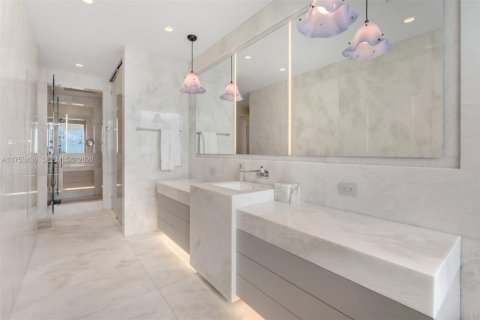 Купить кондоминиум в Санни-Айлс-Бич, Флорида 4 спальни, 444.07м2, № 2027612 - фото 19