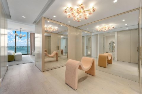 Купить кондоминиум в Санни-Айлс-Бич, Флорида 4 спальни, 444.07м2, № 2027612 - фото 15