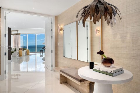 Купить кондоминиум в Санни-Айлс-Бич, Флорида 4 спальни, 444.07м2, № 2027612 - фото 23