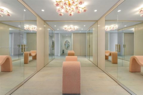 Купить кондоминиум в Санни-Айлс-Бич, Флорида 4 спальни, 444.07м2, № 2027612 - фото 16