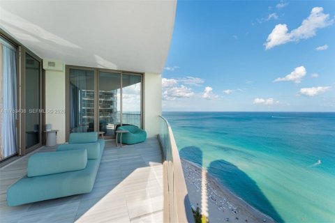 Купить кондоминиум в Санни-Айлс-Бич, Флорида 4 спальни, 444.07м2, № 2027612 - фото 26