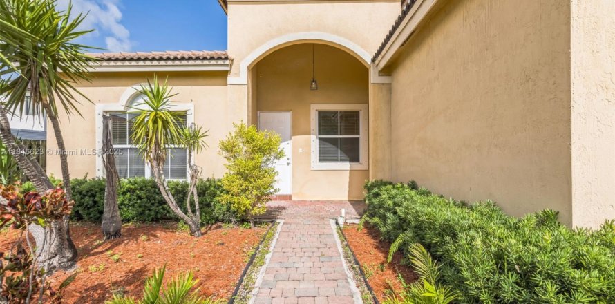 Casa en Homestead, Florida 4 dormitorios, 181.9 m2 № 1850915