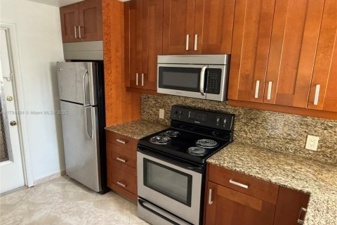 Condominio en venta en Bay Harbor Islands, Florida, 1 dormitorio, 78.97 m2 № 1959050 - foto 13