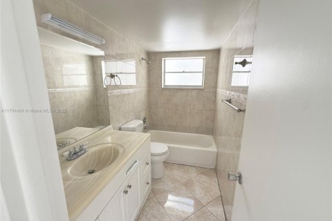 Condominio en venta en Bay Harbor Islands, Florida, 1 dormitorio, 78.97 m2 № 1959050 - foto 11