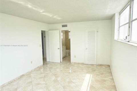 Condominio en venta en Bay Harbor Islands, Florida, 1 dormitorio, 78.97 m2 № 1959050 - foto 10