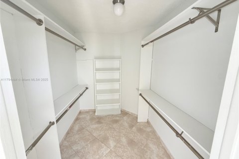 Condominio en venta en Bay Harbor Islands, Florida, 1 dormitorio, 78.97 m2 № 1959050 - foto 9