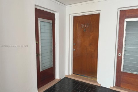 Condominio en venta en Bay Harbor Islands, Florida, 1 dormitorio, 78.97 m2 № 1959050 - foto 3