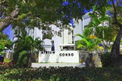 Condominio en venta en Bay Harbor Islands, Florida, 1 dormitorio, 78.97 m2 № 1959050 - foto 1