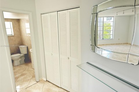 Condominio en venta en Bay Harbor Islands, Florida, 1 dormitorio, 78.97 m2 № 1959050 - foto 6