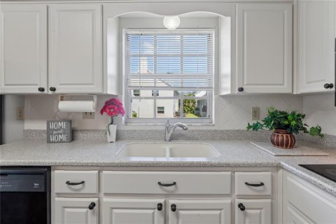 Copropriété à louer à New Port Richey, Floride: 2 chambres, 104.42 m2 № 2437272 - photo 12