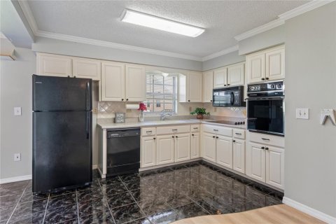 Copropriété à louer à New Port Richey, Floride: 2 chambres, 104.42 m2 № 2437272 - photo 4