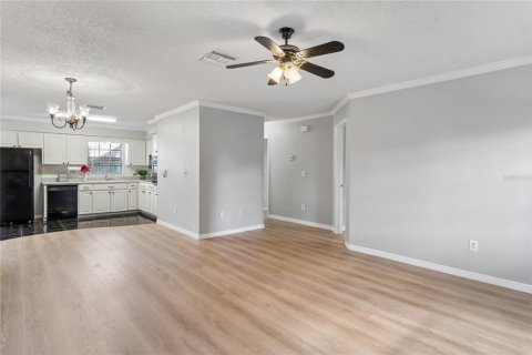 Copropriété à louer à New Port Richey, Floride: 2 chambres, 104.42 m2 № 2437272 - photo 7