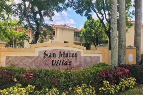 Condominio en Hialeah, Florida, 3 dormitorios  № 2019582