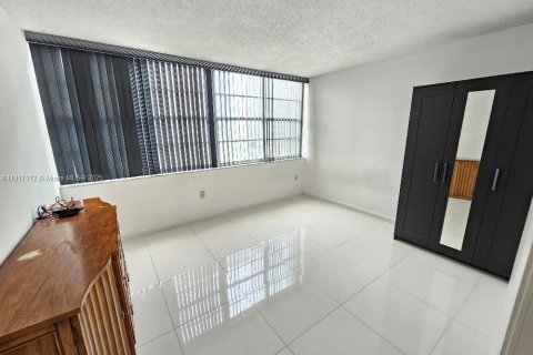 Снять в аренду кондоминиум в Авентура, Флорида 2 спальни, 116.22м2, № 1973393 - фото 27