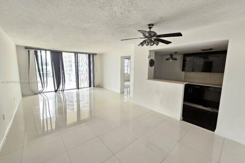 Снять в аренду кондоминиум в Авентура, Флорида 2 спальни, 116.22м2, № 1973393 - фото 18