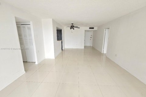 Снять в аренду кондоминиум в Авентура, Флорида 2 спальни, 116.22м2, № 1973393 - фото 29
