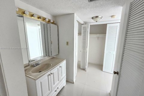 Снять в аренду кондоминиум в Авентура, Флорида 2 спальни, 116.22м2, № 1973393 - фото 21