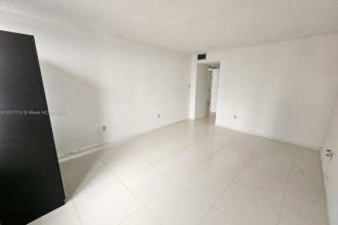 Снять в аренду кондоминиум в Авентура, Флорида 2 спальни, 116.22м2, № 1973393 - фото 23