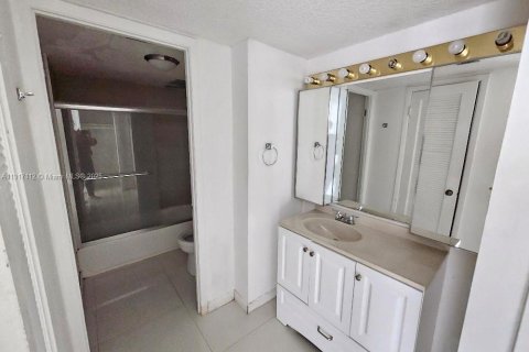 Снять в аренду кондоминиум в Авентура, Флорида 2 спальни, 116.22м2, № 1973393 - фото 19