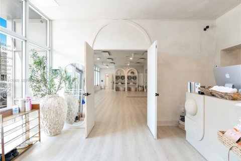 Купить коммерческую недвижимость в Майами, Флорида № 1988207 - фото 7