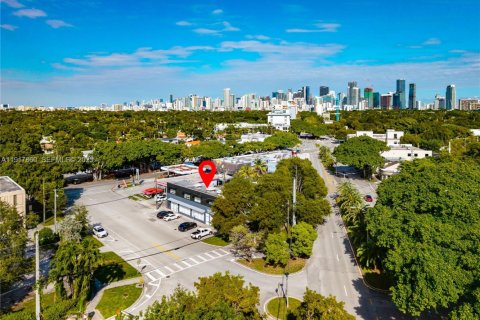 Купить коммерческую недвижимость в Майами, Флорида № 1988207 - фото 24
