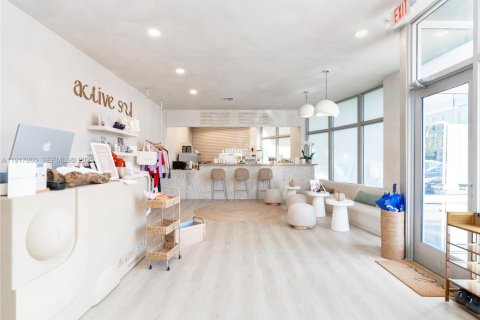 Купить коммерческую недвижимость в Майами, Флорида № 1988207 - фото 8