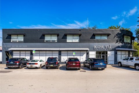 Купить коммерческую недвижимость в Майами, Флорида № 1988207 - фото 3