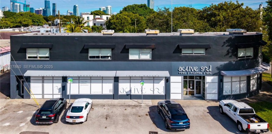 Коммерческая недвижимость в Майами, Флорида № 1988207