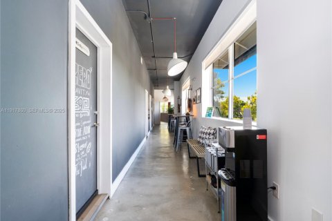 Купить коммерческую недвижимость в Майами, Флорида № 1988207 - фото 18